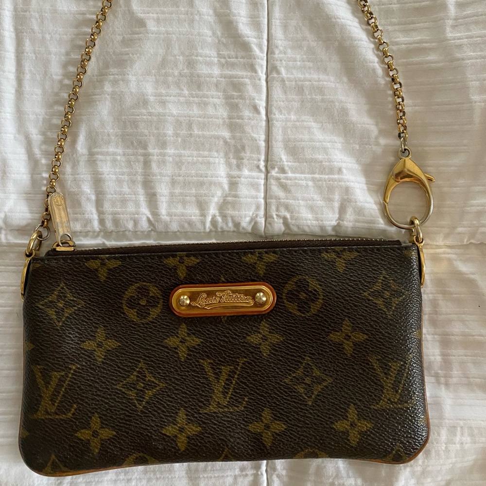 Louis Vuitton woman’s wallet on a chain- pochette